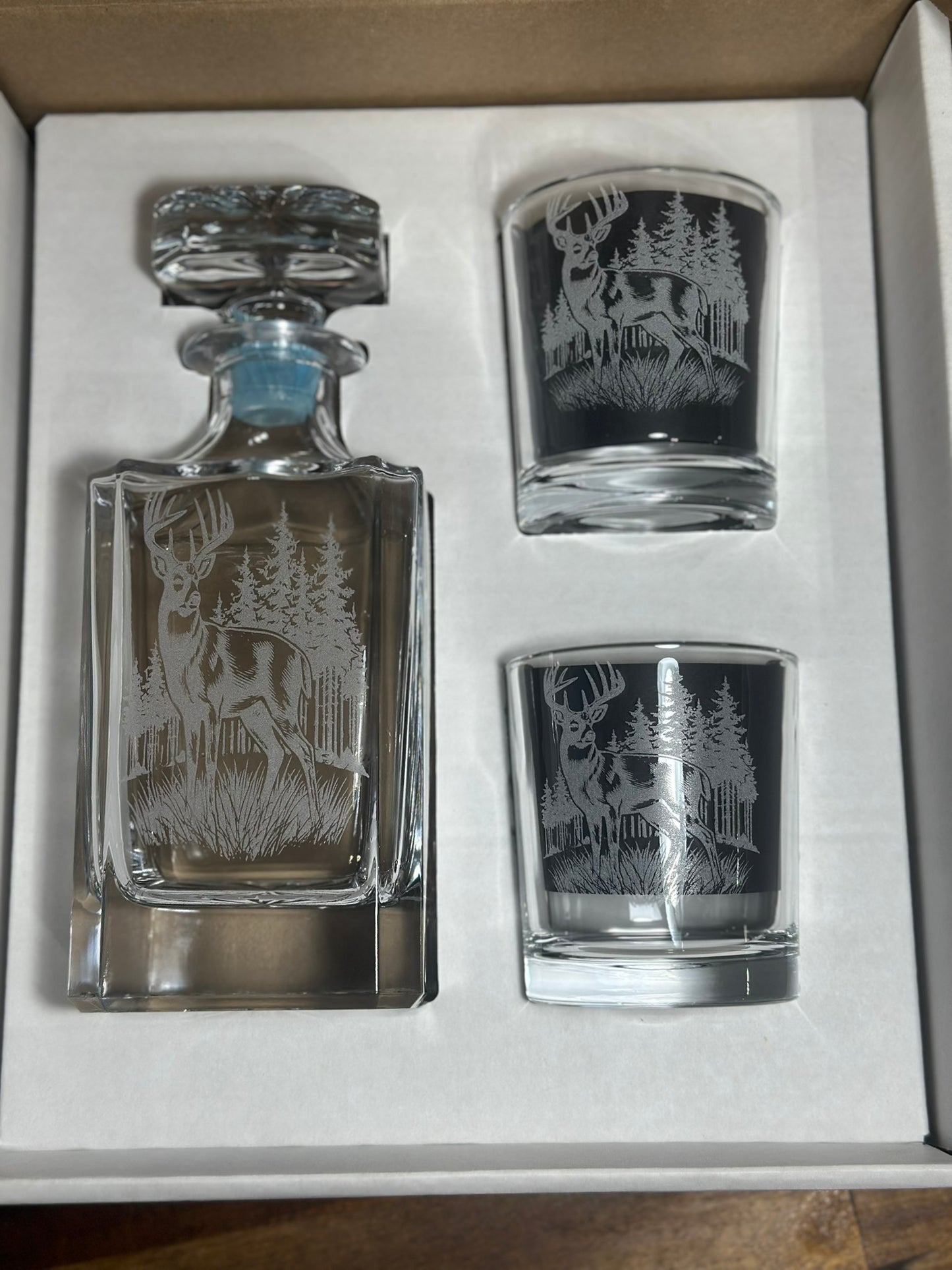 Hunting Scenic Whiskey Glasses and Decanter Set